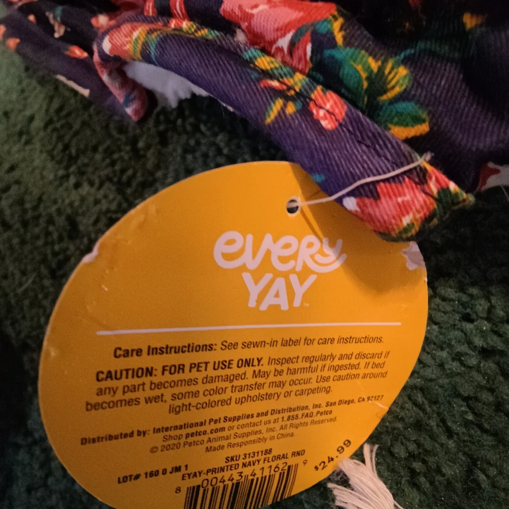 Every yay cat bed NWT